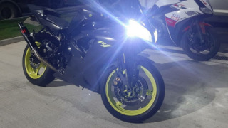 Yamaha YZF R1