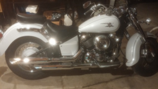 Yamaha V Star 650 - White Stallion