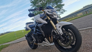 Suzuki GSR 750