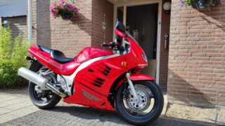 Suzuki RF 600