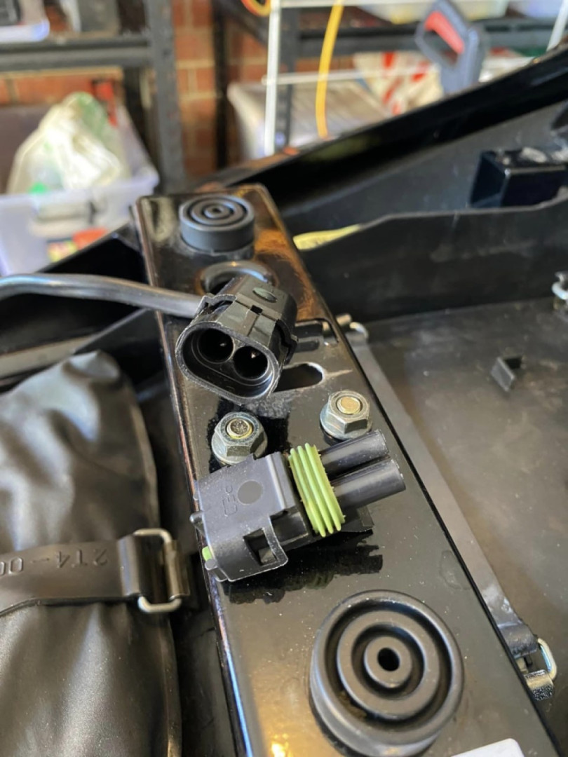 Just wondering if this is an auxilary power connector or trickle charger lead?
