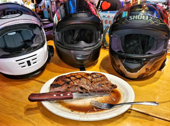 Riding to lunch ?