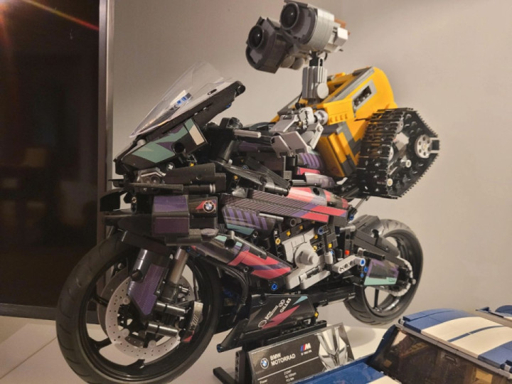 What a crazy! Wall-eeee on BMW