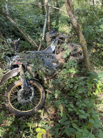 The Ténéré 700 are fragile 🤣, the vstrom is imperturbable 😎
