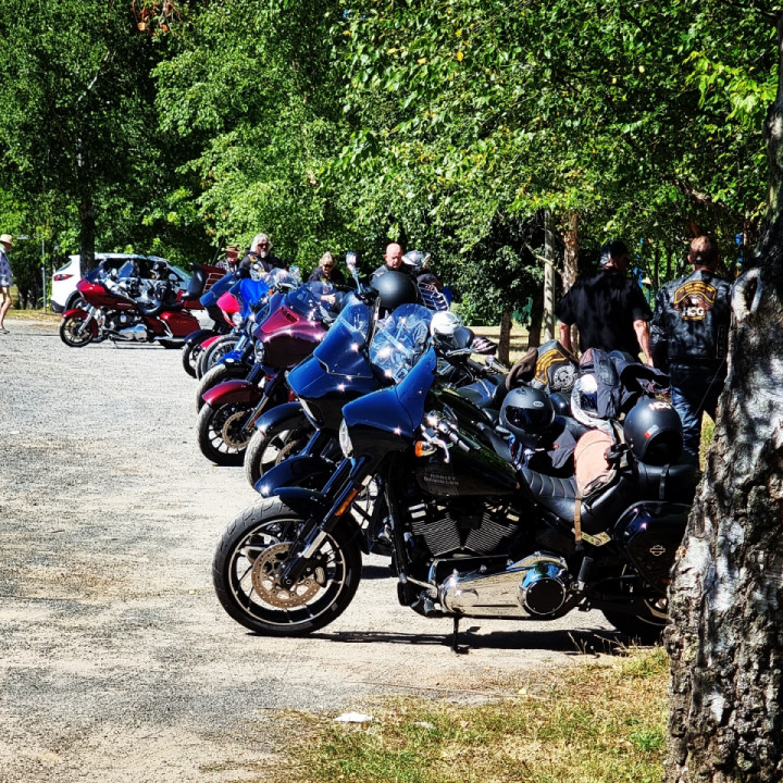 Short rest in Trentham when out riding with OzHog on Sunday.