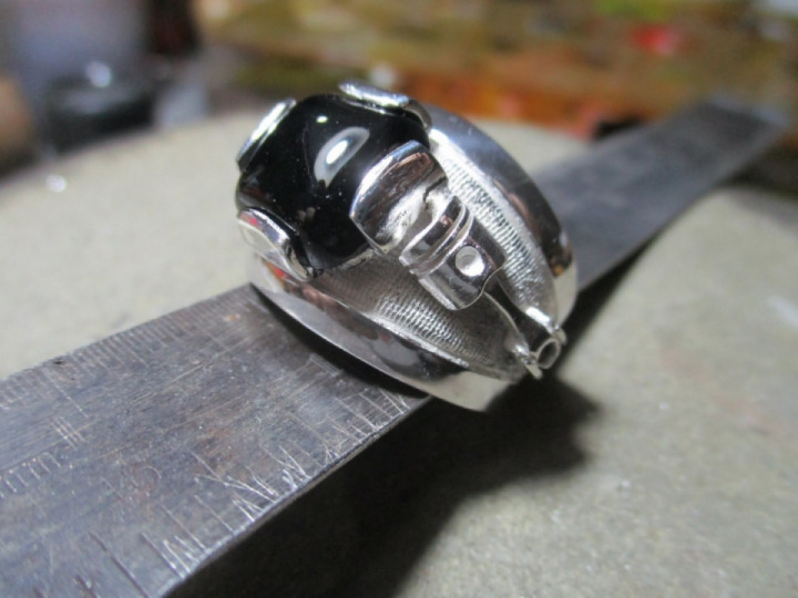 Biker ring ?