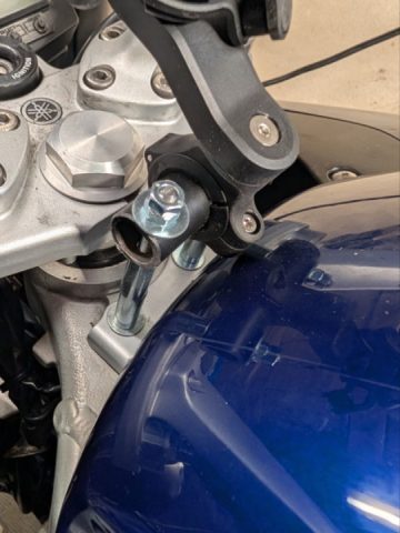 Yesterday was the installation of the quad lock support with vibration damper.