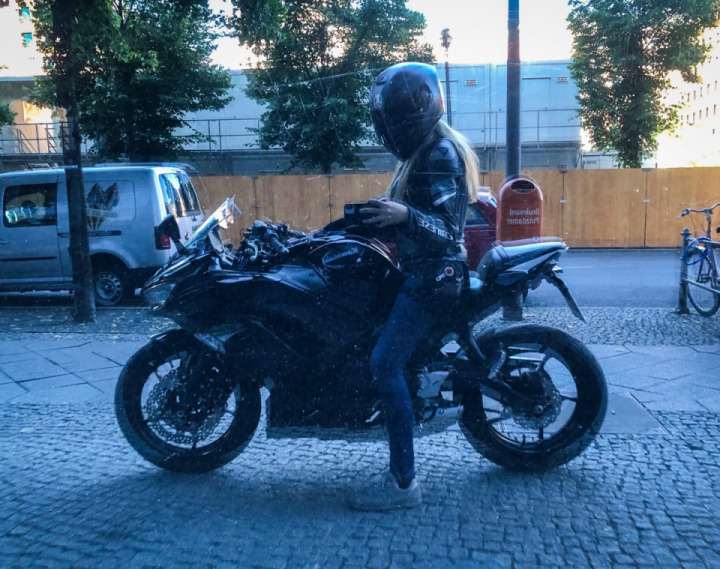 Im Helm sah die Scheibe sauberer aus ?