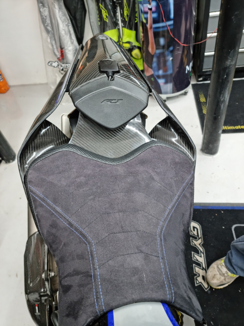 Extra Carbon under the seat