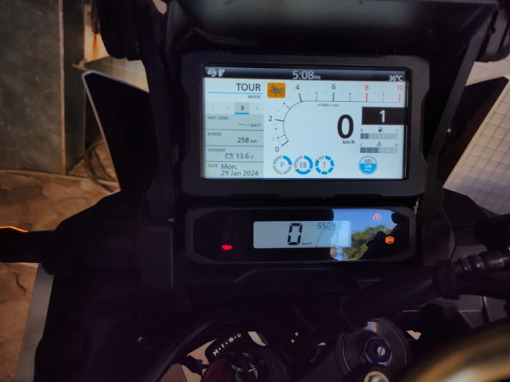 Solo ride for 482 km on 1 full tank and ended up with a range of 258kms totalling to 740 kms