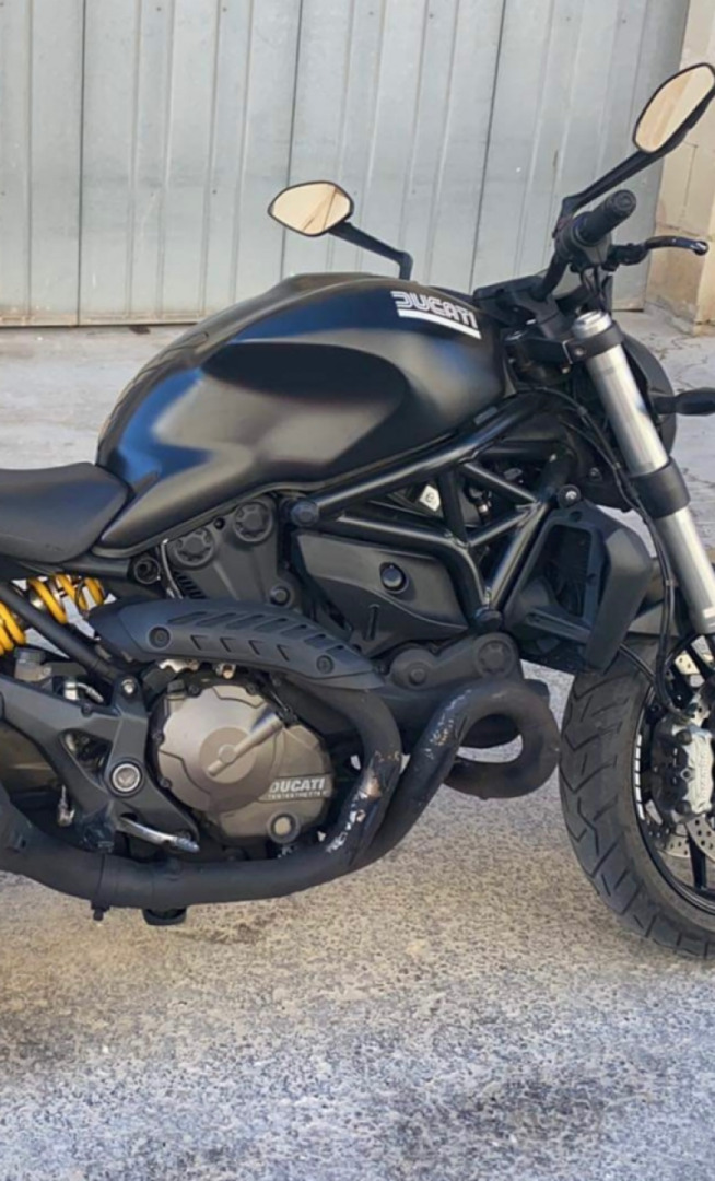 So when I bought my monster 821 it had just one issue with it , can you guess what it was ? ??