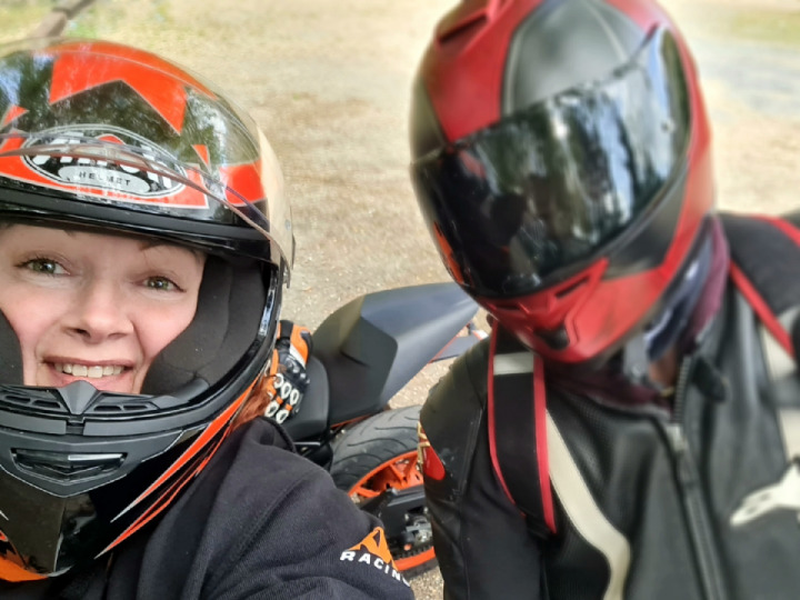 Riding with my m8 from London today . Excellent time ?