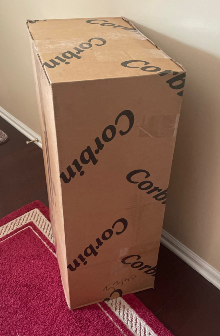 Monday’s never suck when the UPS guy brings you a special delivery! Soooo comfy!!