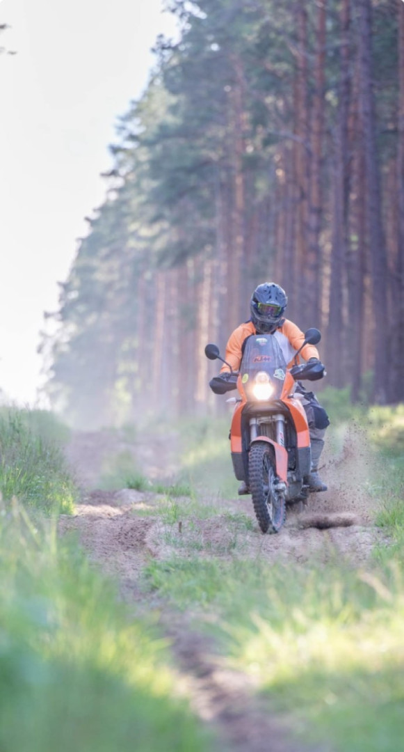 I like to ride in the woods near the house ?