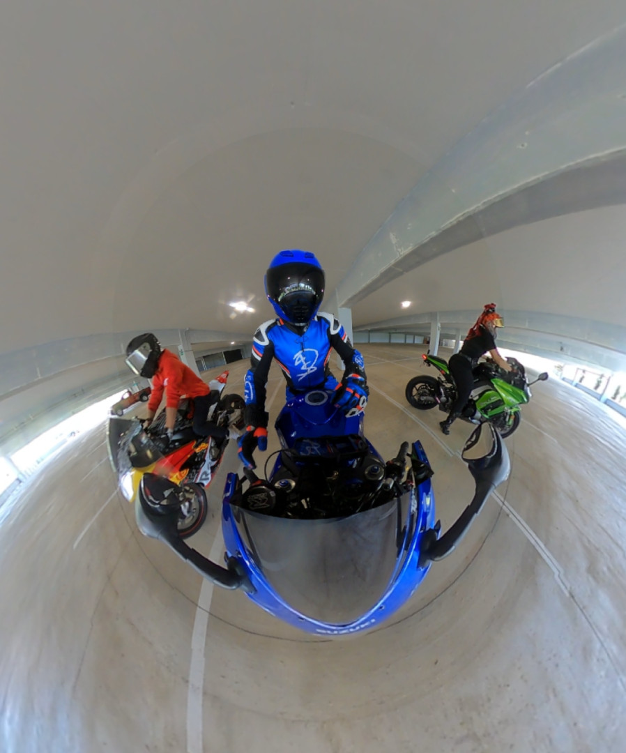 ? All EYES on US ? ✌️"??"? Facing Friday, Heading into the Weekend on 2Wheels !