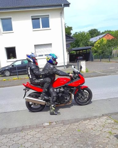 Today, we took Ilka Haec's red fire-breathing bike for a spin... 😊😊