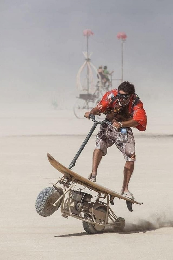 Burning man - Playa surfer