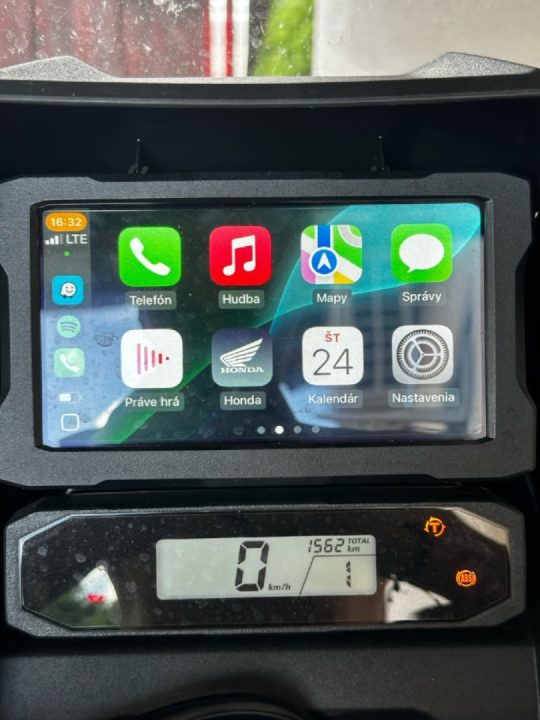 I installed a wireless Android Auto box and it works perfectly after removing the plastic covers