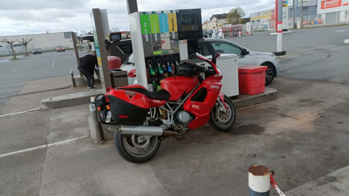 As usual...miss Ducati was thirsty ️️️