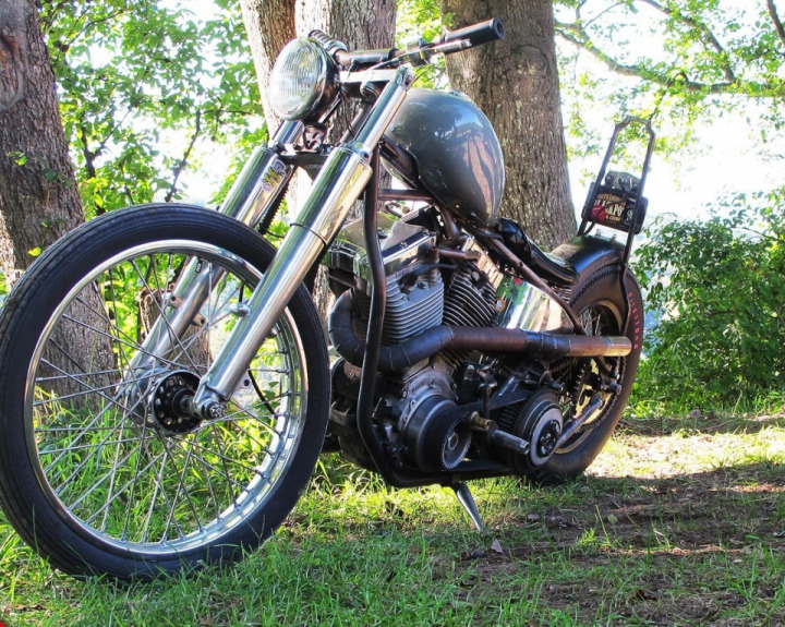 Hello everybody! Meet the Sportster 1200 chopper!