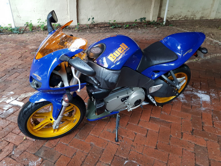 2nd favourite thing besides riding ofcourse......washing! Now to dry and polish