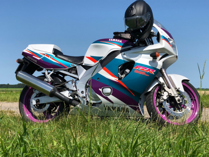 FZR600 In the sun!