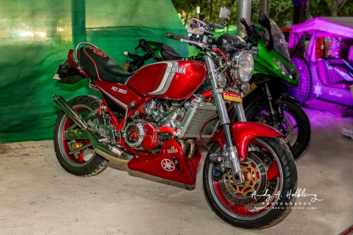 Beautiful Yamaha RD 350 in metallic red.