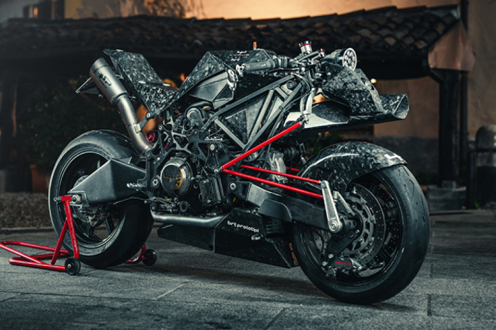 VTOPIA Design Crafts an Ultra-Sharp All-Carbon Fiber Vyrus Bodywork Kit