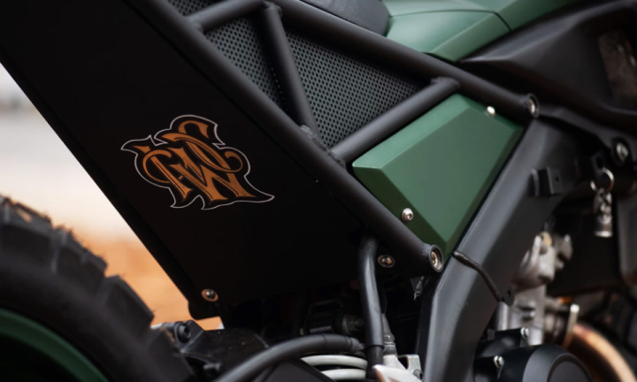 Hide-Work-Custom-Yamaha-MT15-Tracker-7