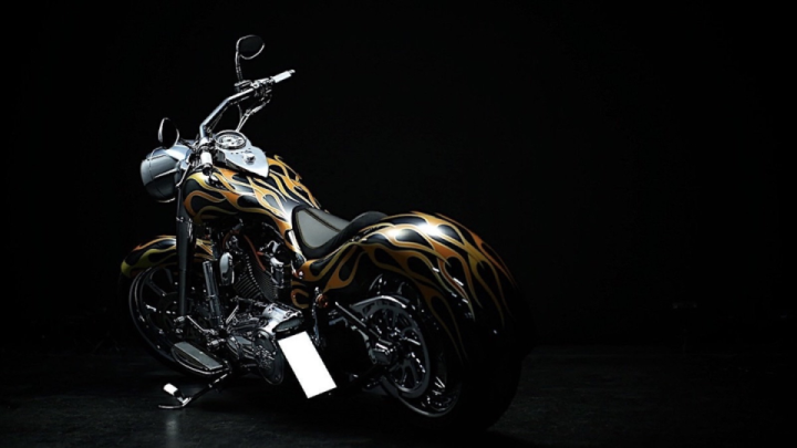 Flamed Fat Boy Is a Proper 90s-Style Ride