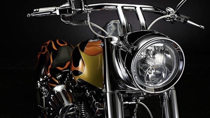 Flamed Fat Boy Is a Proper 90s-Style Ride