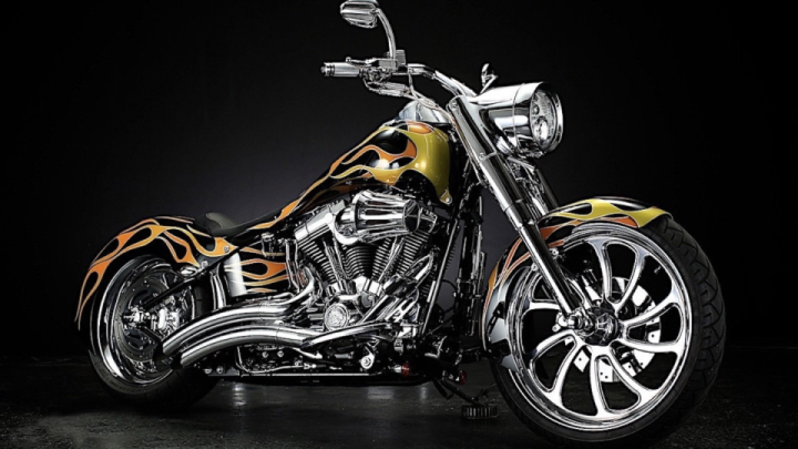Flamed Fat Boy Is a Proper 90s-Style Ride