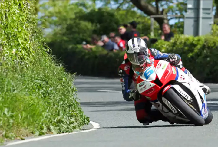 https://www.bikesrepublic.com/wp-content/uploads/2018/02/Michael-Dunlop.jpg