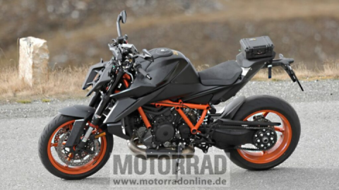 The 2023 KTM 1290 Superduke R prototype spied in European Alps