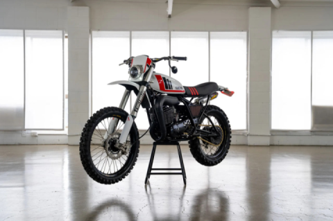 Custom 1978 Yamaha DT400 Looks All Business Styled as a Classic Dirt Bike