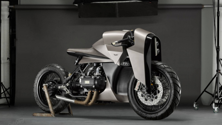 40-year-old Honda Goldwing turned into a futuristic custom Kenzo