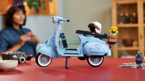 1960s Piaggio Vespa 125 joins Lego's catalog of two-wheelers