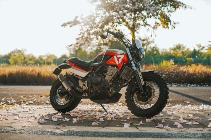 SEVENTEEN SAMURAI. Smoked Garage’s ‘Rōnin’ Honda CB500X Off Road Racer