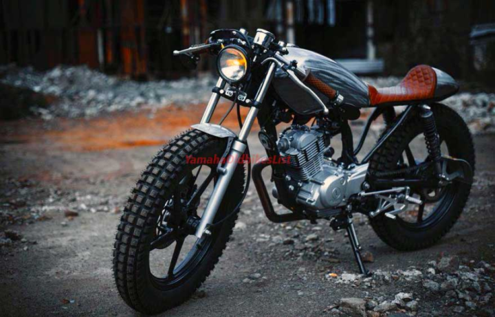 Petite Yamaha YBR 125 Cafe Racer Custom