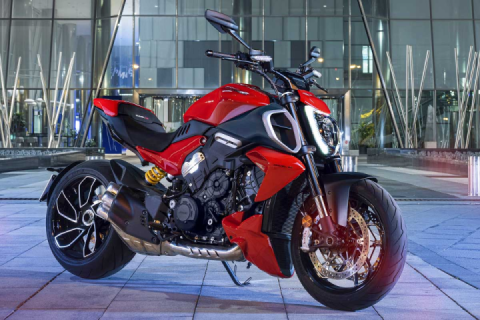 Ducati Mega Cruiser Goes V4 – Here’s 5 Key Features On The New Diavel V4
