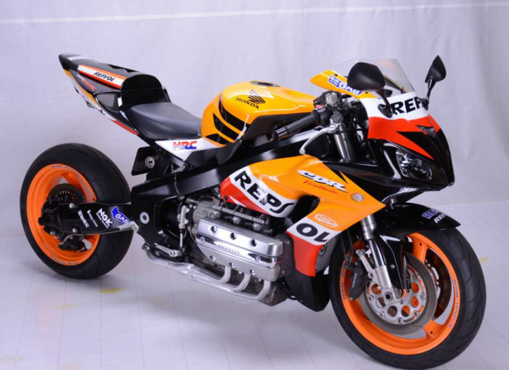 13209160ddd52dd8cc8.jpg