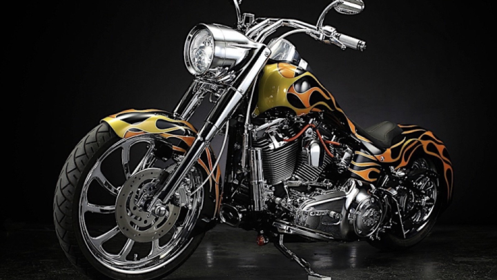 Flamed Fat Boy Is a Proper 90s-Style Ride