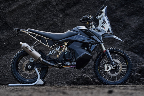 Saku Moto Crafts a Custom Carbon Fiber-Bodied KTM 890 Adventure R
