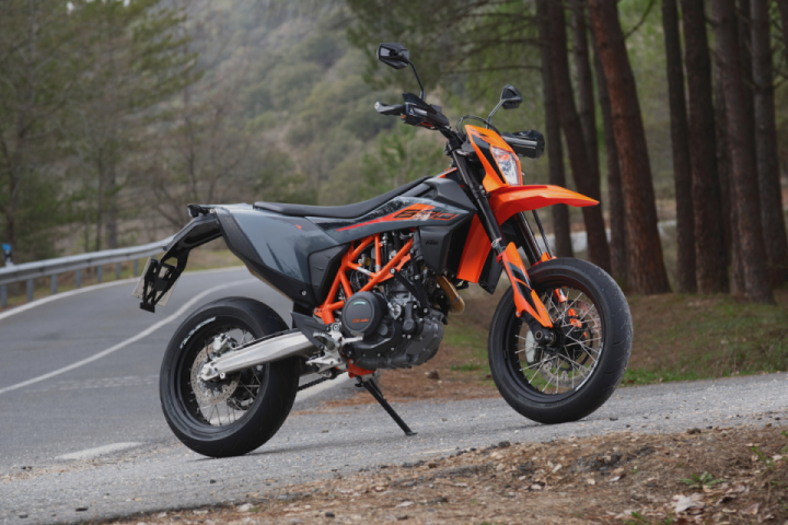 Prueba. KTM 690 SMC R 2021: La chica mala - Motorbike Magazine