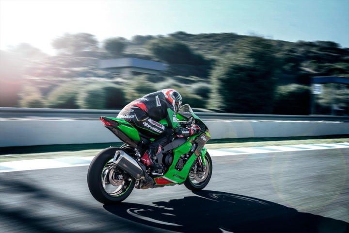 KAWASAKI UNVEILS NEW PAINT FOR 2023 ZX-10R SPORTS BIKE