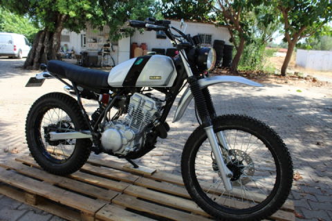 YAMAHA XT350 SCRAMBLER by Ivo Bastos