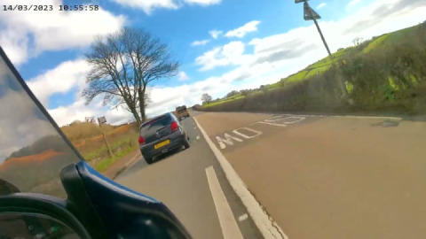 A Yamaha diversion xj900s can gallop