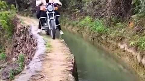 Riding through that tough road can't be easy!