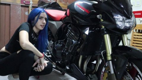 A video featuring the 2003 Kawasaki Z1000 ?