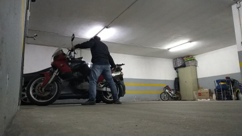 How to park a bike ?